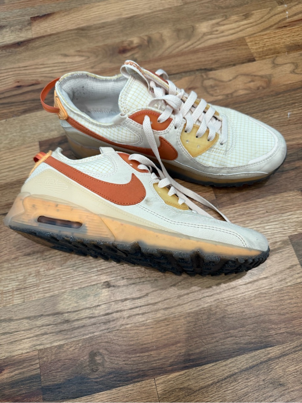Nike Low-Top Sneakers in Cream, Orange & Yellow